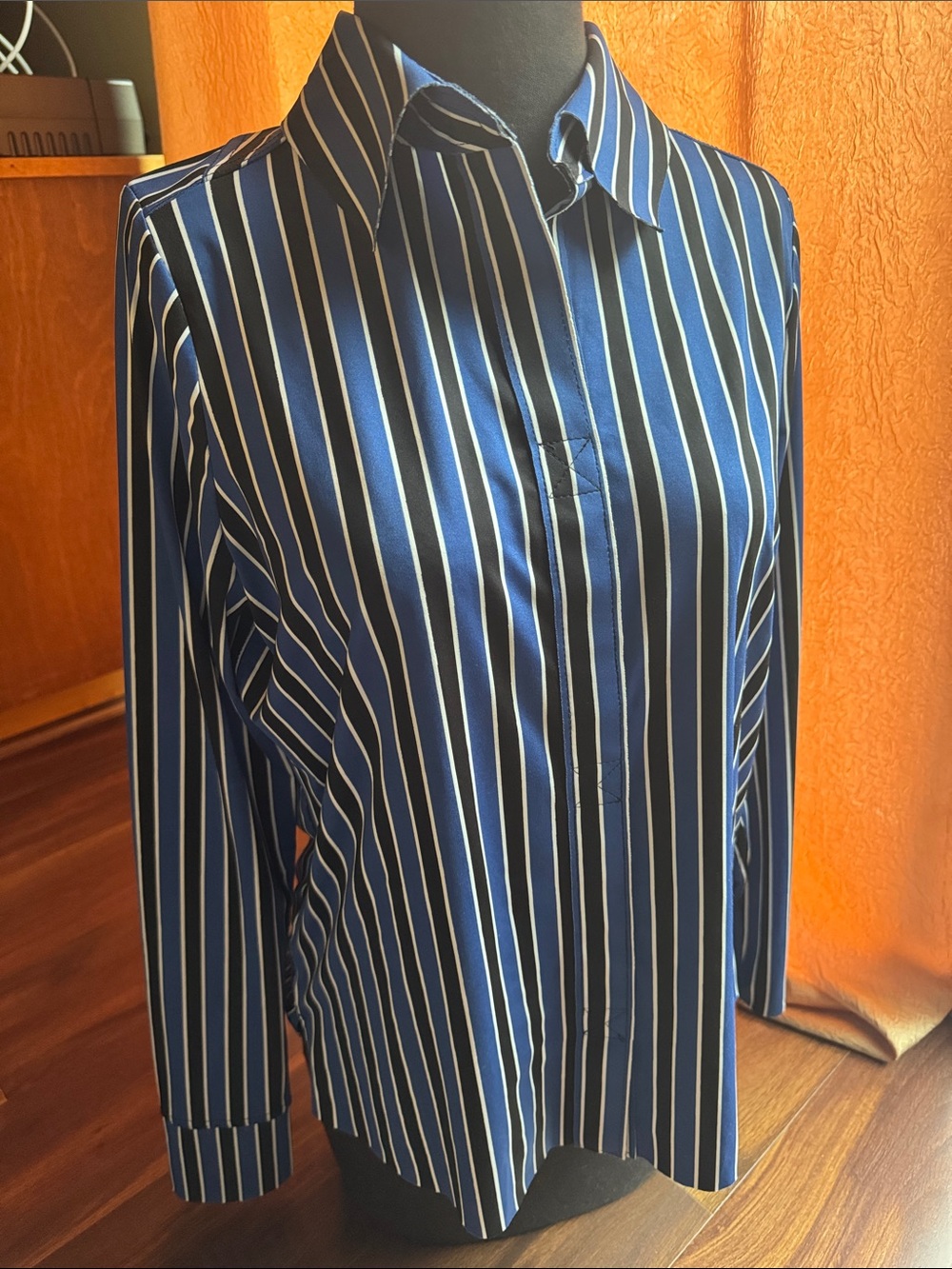 Belyn Key Blue and White Vertical Stripe Dress Shirt Size Small